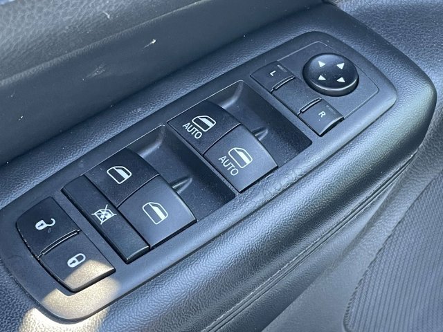 Used 2020 Jeep Grand Cherokee Limited w/ Luxury Group II RWD image 16