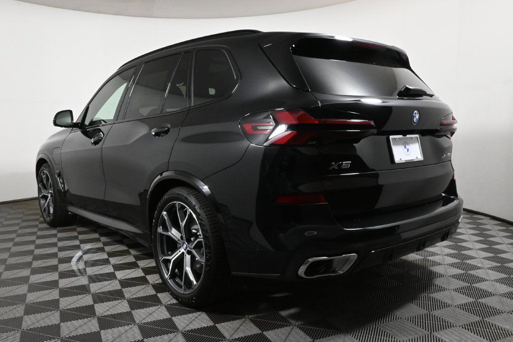 Used 2026 BMW X5 xDrive50e w/ M Sport Package AWD/4WD image 5