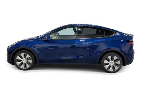Certified 2022 Tesla Model Y Long Range AWD/4WD image 3