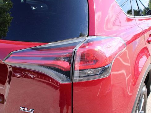 Used 2018 Toyota RAV4 XLE FWD image 25