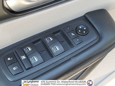 Used 2020 Chrysler Pacifica Limited image 24