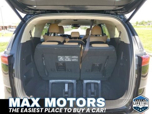 Used 2024 Kia Carnival EX FWD image 7