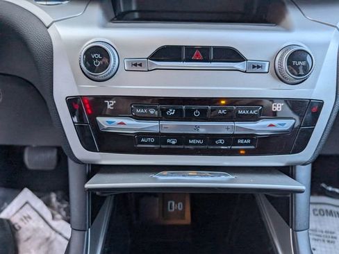 Used 2021 Ford Explorer XLT image 17