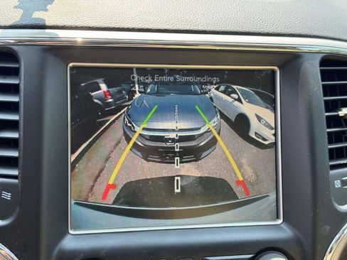 Used 2017 Jeep Grand Cherokee Limited AWD/4WD image 23