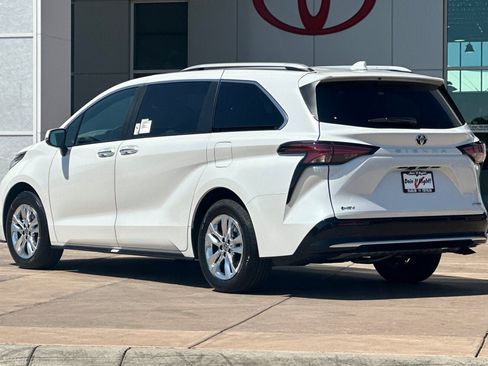 New 2026 Toyota Sienna Limited FWD image 6