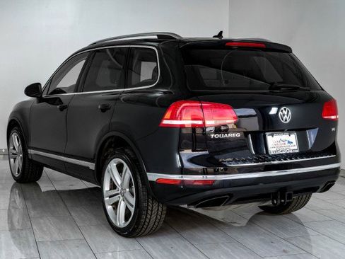 Used 2017 Volkswagen Touareg Executive AWD/4WD image 8