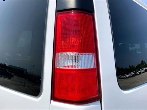 Certified 2025 GMC Savana 3500 LT w/ LT Preferred Equipment Group RWD image 28