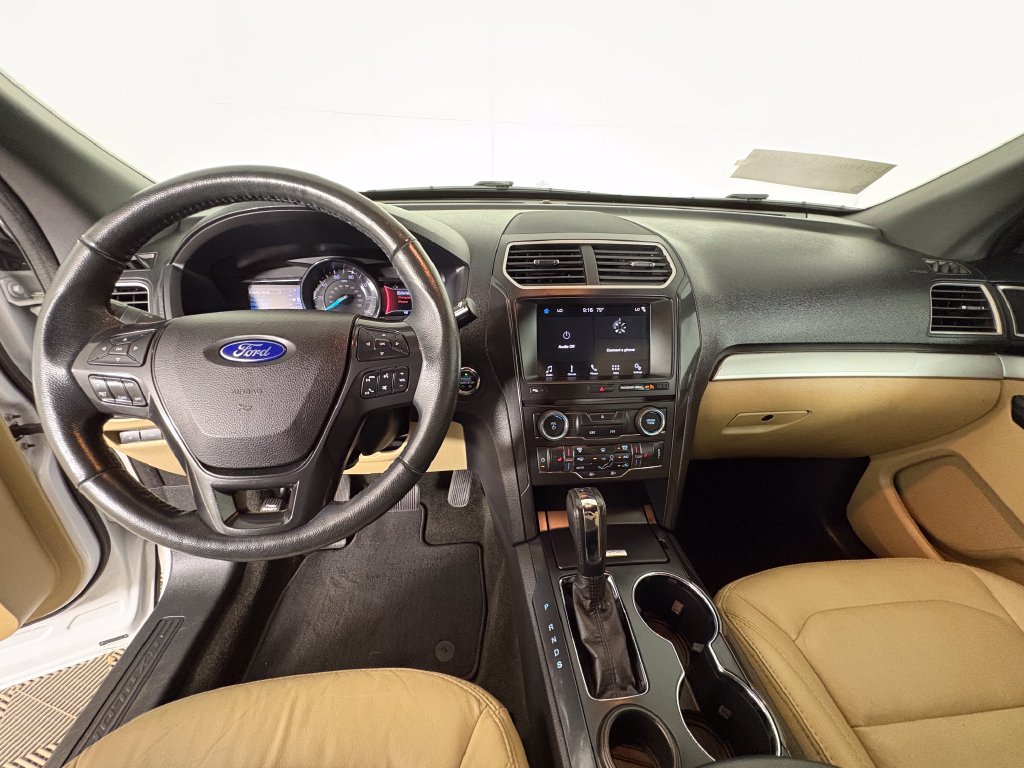 Used 2017 Ford Explorer XLT w/ Equipment Group 202A FWD image 8