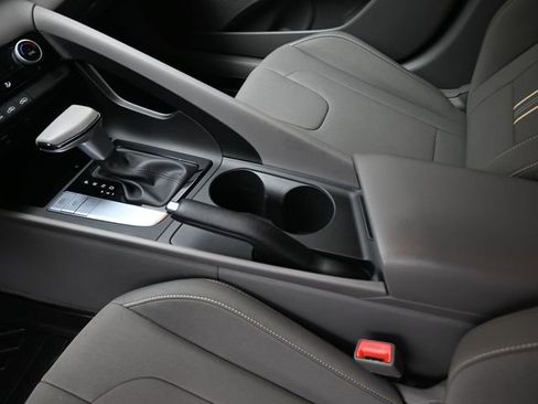 Used 2025 Hyundai Elantra Sport image 33