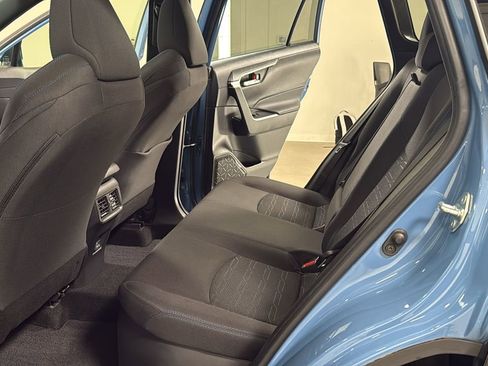 Used 2022 Toyota RAV4 SE w/ Convenience Package image 15