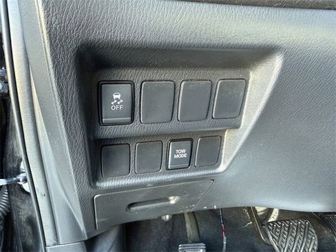 Used 2019 Nissan Pathfinder S image 17