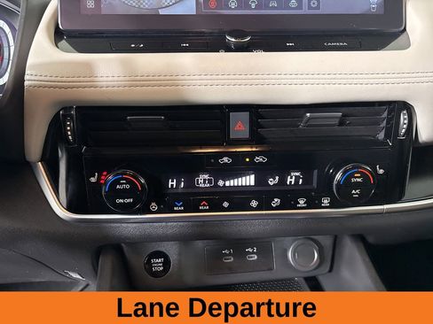 Used 2025 Nissan Rogue SL w/ Tech Package image 18