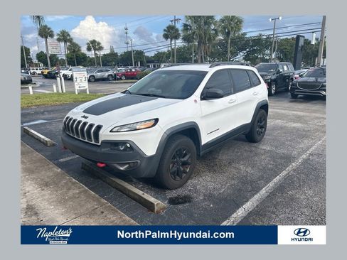 Used 2018 Jeep Cherokee Trailhawk AWD/4WD image 1