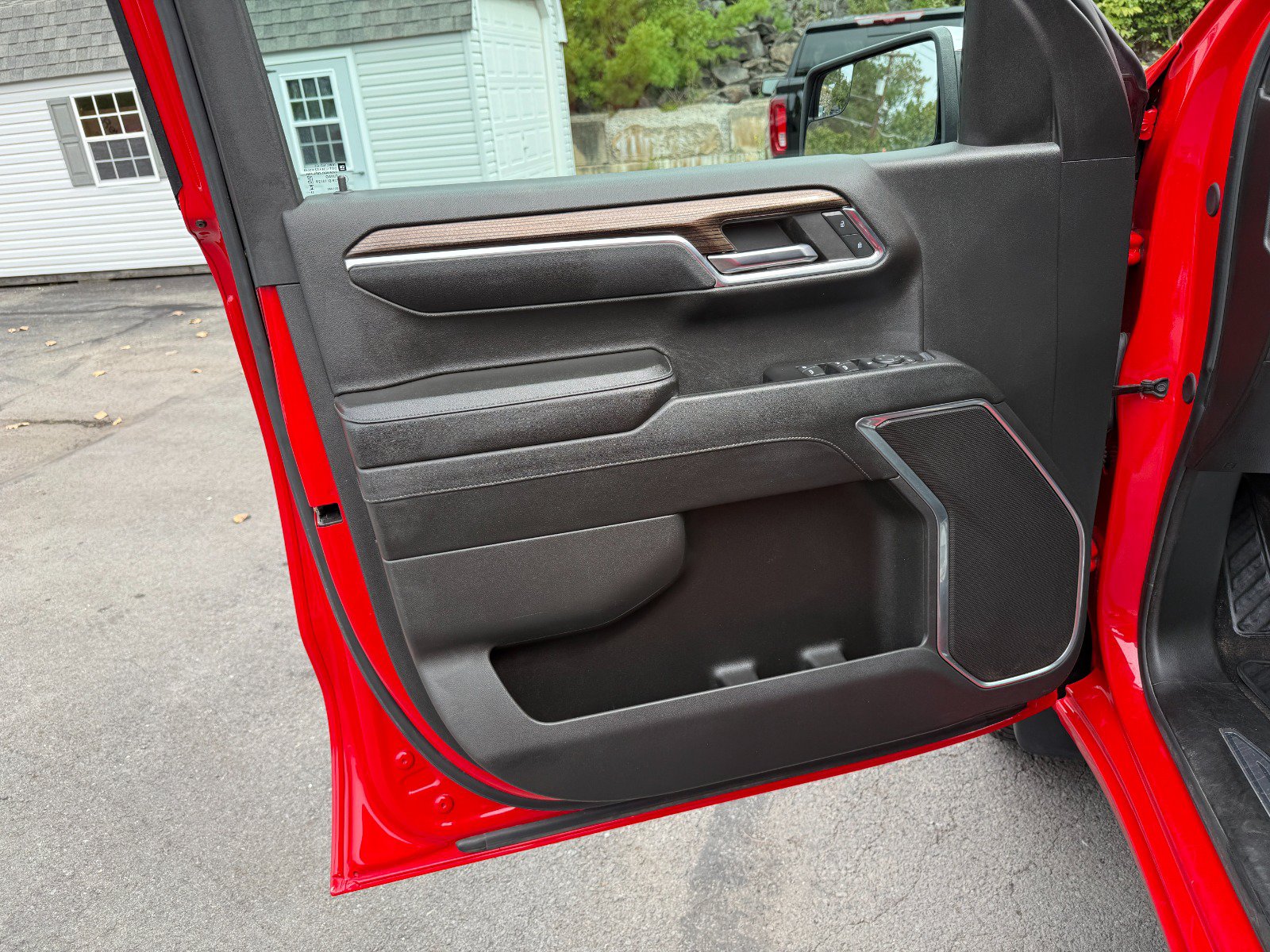 Certified 2024 Chevrolet Silverado 1500 LT AWD/4WD image 15