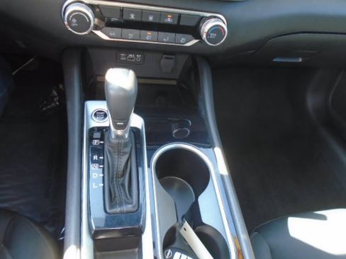 Used 2024 Nissan Altima 2.5 SV FWD image 17