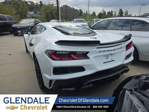 Used 2025 Chevrolet Corvette Z06 RWD image 3