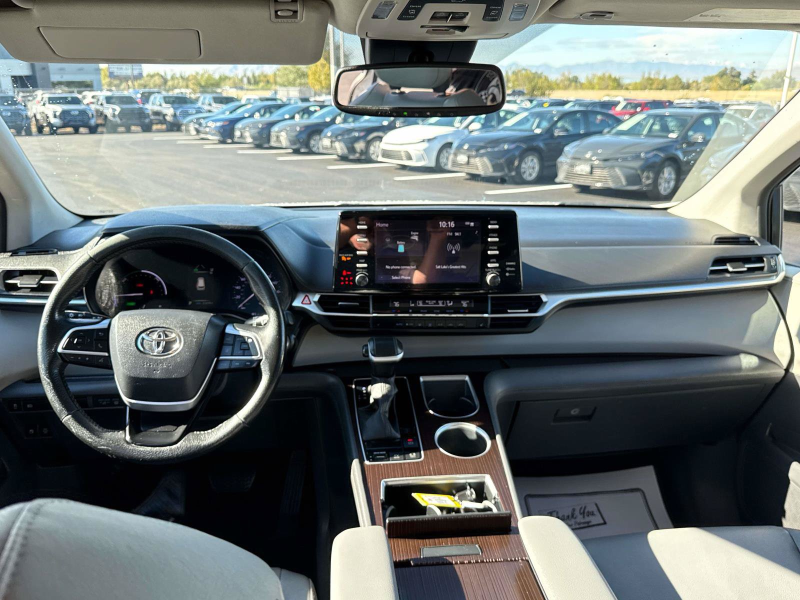 Used 2023 Toyota Sienna XLE FWD image 14