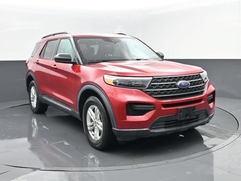 Used 2022 Ford Explorer XLT w/ Class IV Trailer Tow Package AWD/4WD image 3
