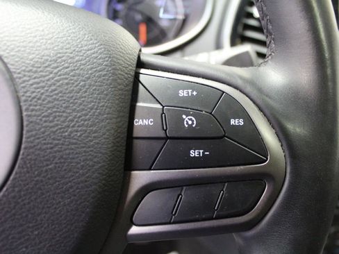Used 2019 Jeep Cherokee Limited AWD/4WD image 10