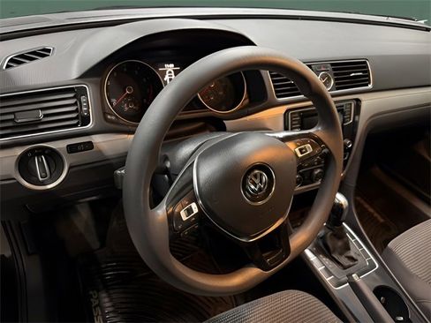 Used 2017 Volkswagen Passat 1.8T S image 18