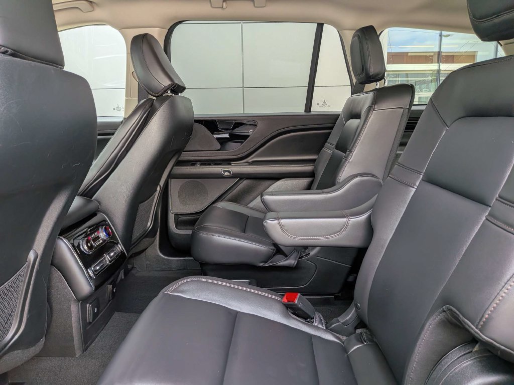Certified 2024 Lincoln Aviator 2WD w/ Premium Package image 15