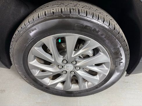 Used 2025 Buick Enclave Preferred image 11