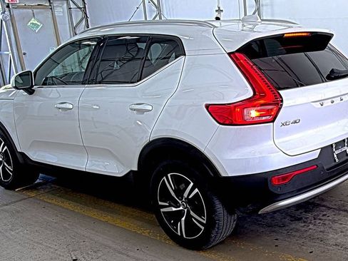 Used 2023 Volvo XC40 B5 Plus AWD/4WD image 2