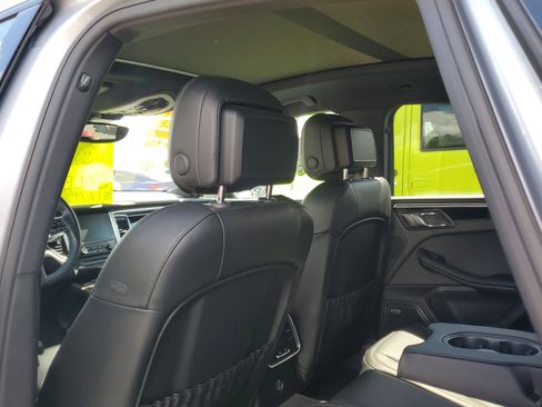 Used 2018 Porsche Macan image 12