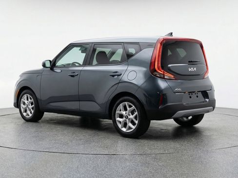 Used 2025 Kia Soul LX w/ LX Technology Package FWD image 6