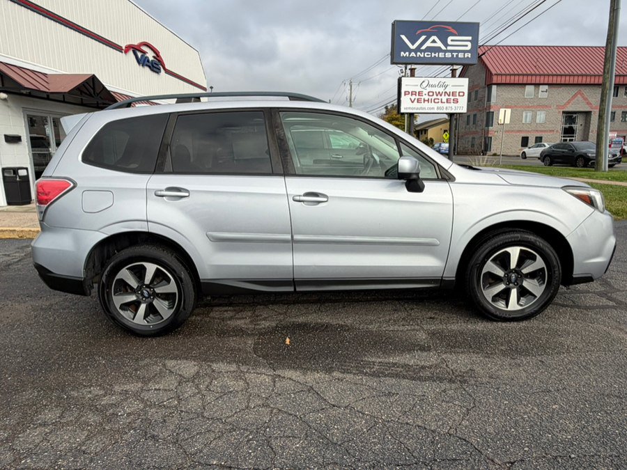 Used 2017 Subaru Forester 2.5i Premium w/ All-Weather Package AWD/4WD image 4