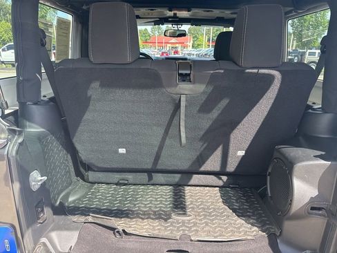 Used 2014 Jeep Wrangler Rubicon w/ Power Convenience Group AWD/4WD image 22