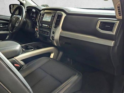 Used 2018 Nissan Titan PRO-4X AWD/4WD image 20