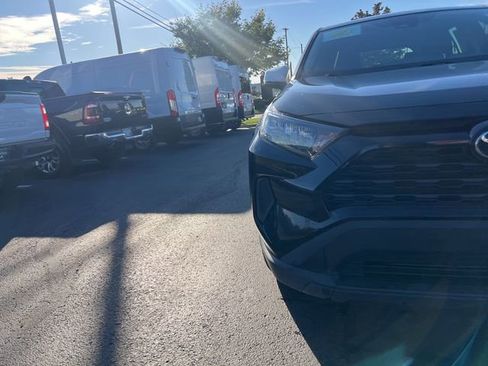 Used 2022 Toyota RAV4 LE image 16