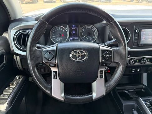 Used 2019 Toyota Tacoma SR5 AWD/4WD image 10