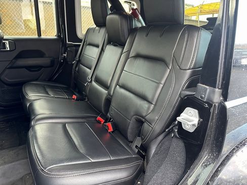 Used 2018 Jeep Wrangler Unlimited Sahara w/ Quick Order Package 24M Moab image 4