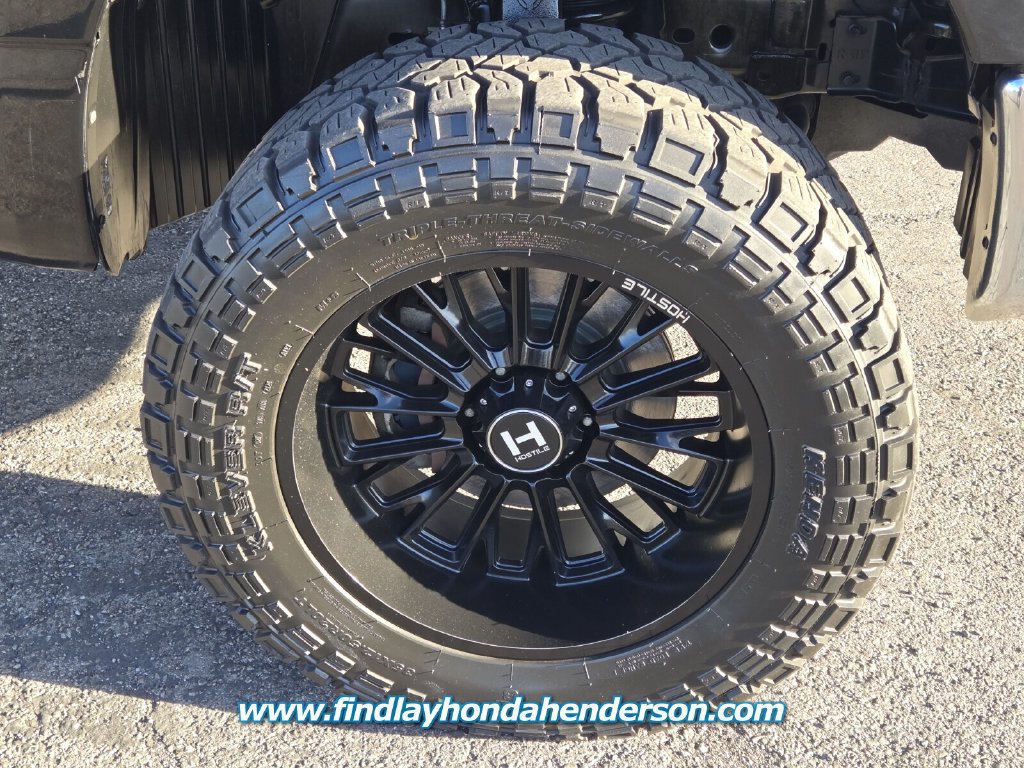 Used 2017 Nissan Titan SV RWD image 11