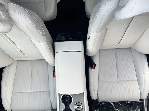 New 2026 Cadillac Vistiq Luxury w/ LPO, Floor Liner Package AWD/4WD image 23