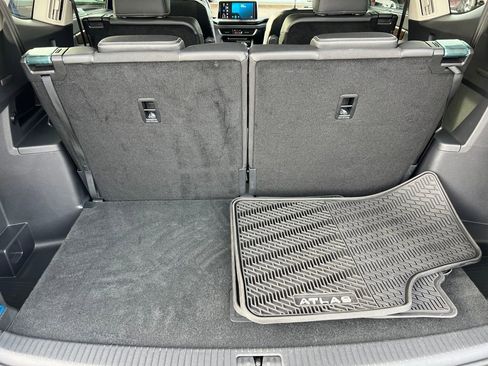Certified 2025 Volkswagen Atlas SE image 16