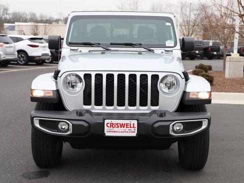 Used 2023 Jeep Gladiator Sport image 6