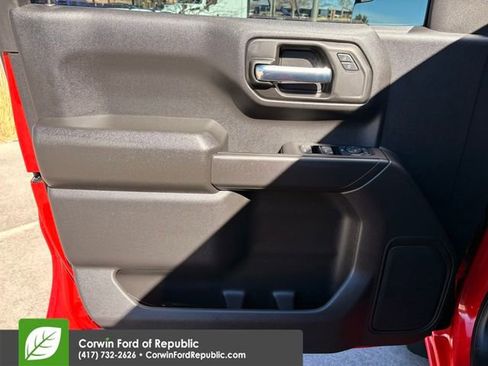 Used 2025 Chevrolet Silverado 1500 Custom Trail Boss w/ Turbomax Blackout Package AWD/4WD image 9