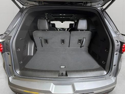 Used 2023 Chevrolet Traverse Premier FWD image 30