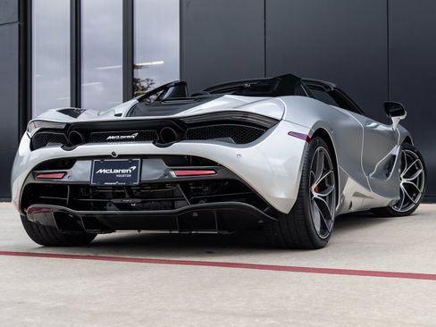 Used 2020 McLaren 720S Spider image 10