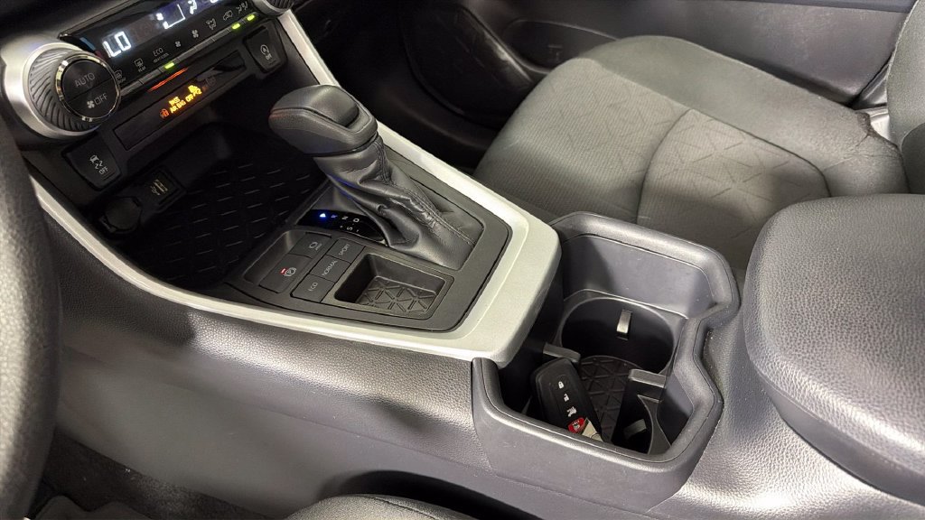 Used 2025 Toyota RAV4 XLE w/ Convenience Package FWD image 23