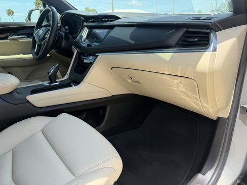 Used 2019 Cadillac XT5 Premium Luxury FWD image 12