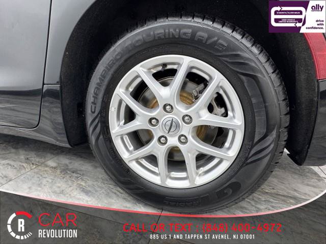 Used 2023 Chrysler Pacifica Touring-L FWD image 14