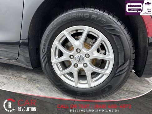 Used 2023 Chrysler Pacifica Touring-L FWD image 14