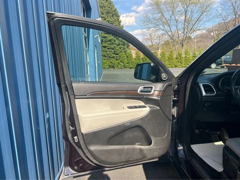 Used 2018 Jeep Grand Cherokee Limited image 26