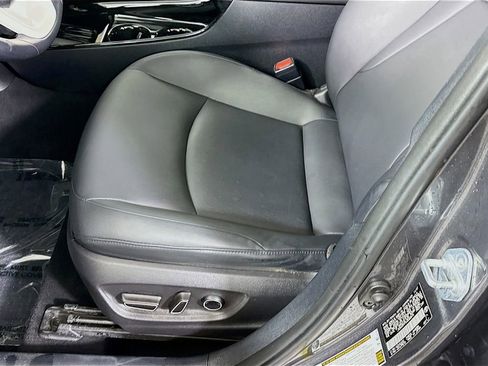 Used 2017 Toyota Prius Prime Premium image 21