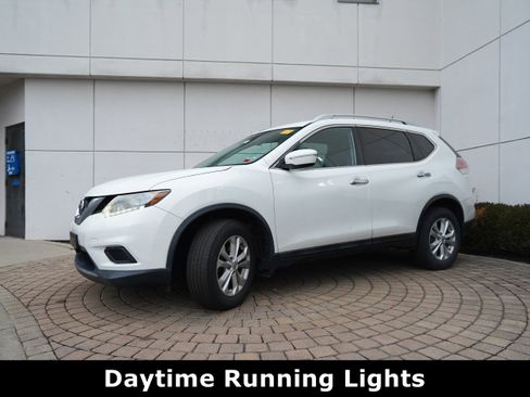 Used 2014 Nissan Rogue SV image 16