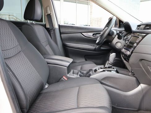 Used 2019 Nissan Rogue SV image 10